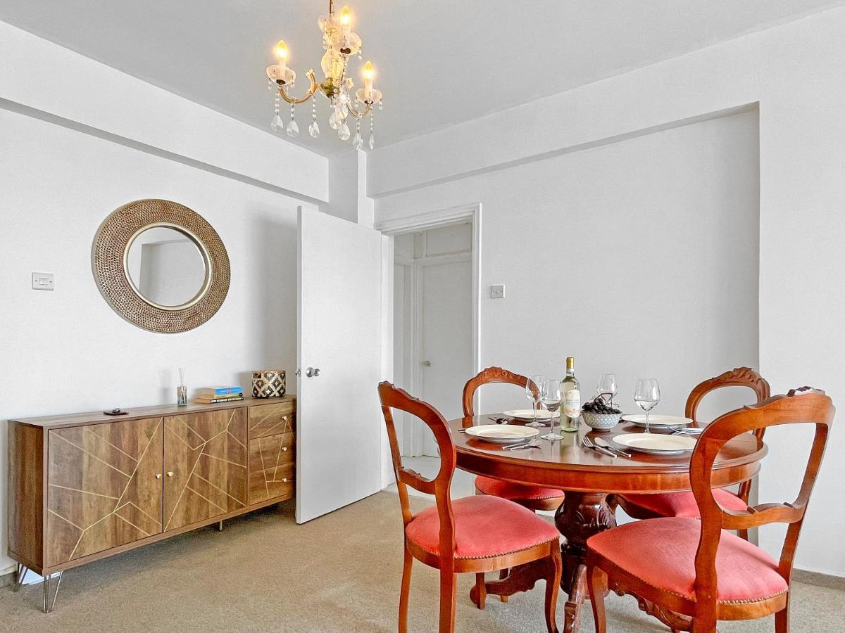 2Br Seafront Apt In City Center With Community Pool Larnaca Extérieur photo