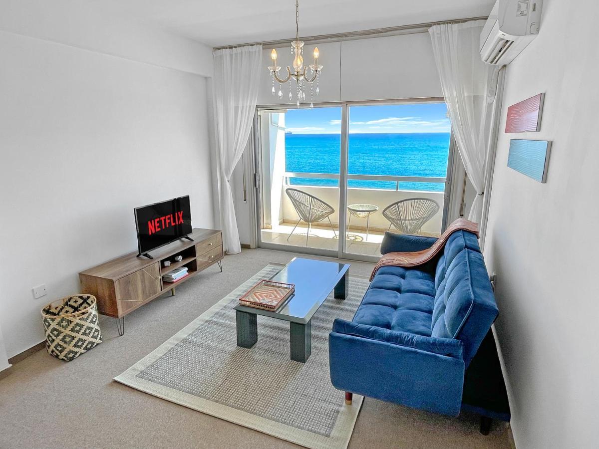 2Br Seafront Apt In City Center With Community Pool Larnaca Extérieur photo