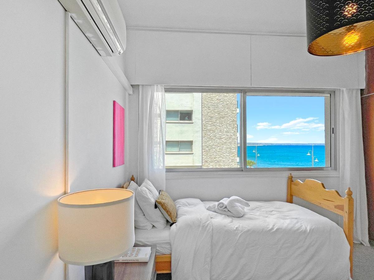 2Br Seafront Apt In City Center With Community Pool Larnaca Extérieur photo
